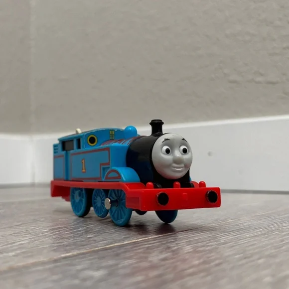 Motorized Trackmaster Thomas - Not Working - Picture 1 of 9